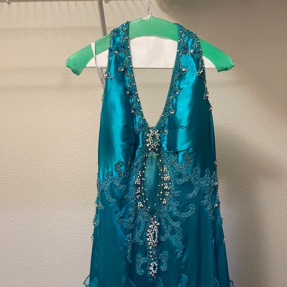 Beautiful gown, only worn once - Picture 1 of 5
